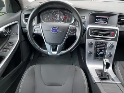 Volvo V60 2017 - 17900 EUR, 165010 km - AUTO.MOTO.pt - 165010km - foto 8 de 23