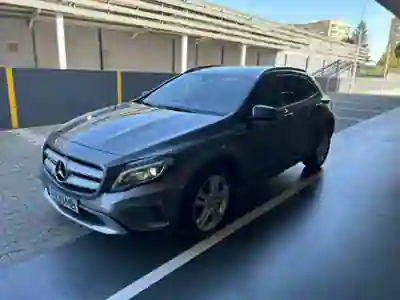 Mercedes-Benz GLA 180 2015 - 18750 EUR, 235000 km - AUTO.MOTO.pt - 235000km - foto 2 de 15