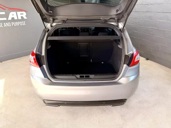 Peugeot 308 2017 - 13490 EUR, 166207 km - AUTO.MOTO.pt - 166207km - foto 7 de 21
