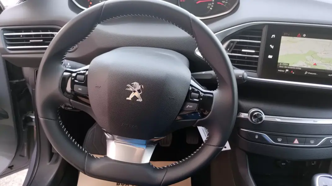 Peugeot 308 SW 2020 - 11950 EUR, 110000 km - AUTO.MOTO.pt - 110000km - foto 29 de 39