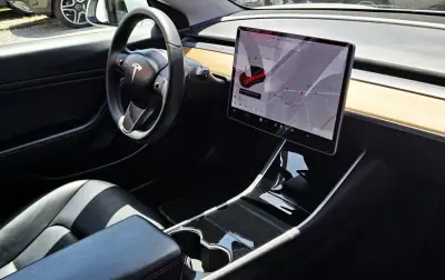 Tesla Model 3 2020 - 25500 EUR, 99000 km - AUTO.MOTO.pt - 99000km - foto 21 de 25