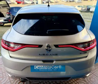 Renault Mégane 2020 - 17950 EUR, 114000 km - AUTO.MOTO.pt - 114000km - foto 10 de 23