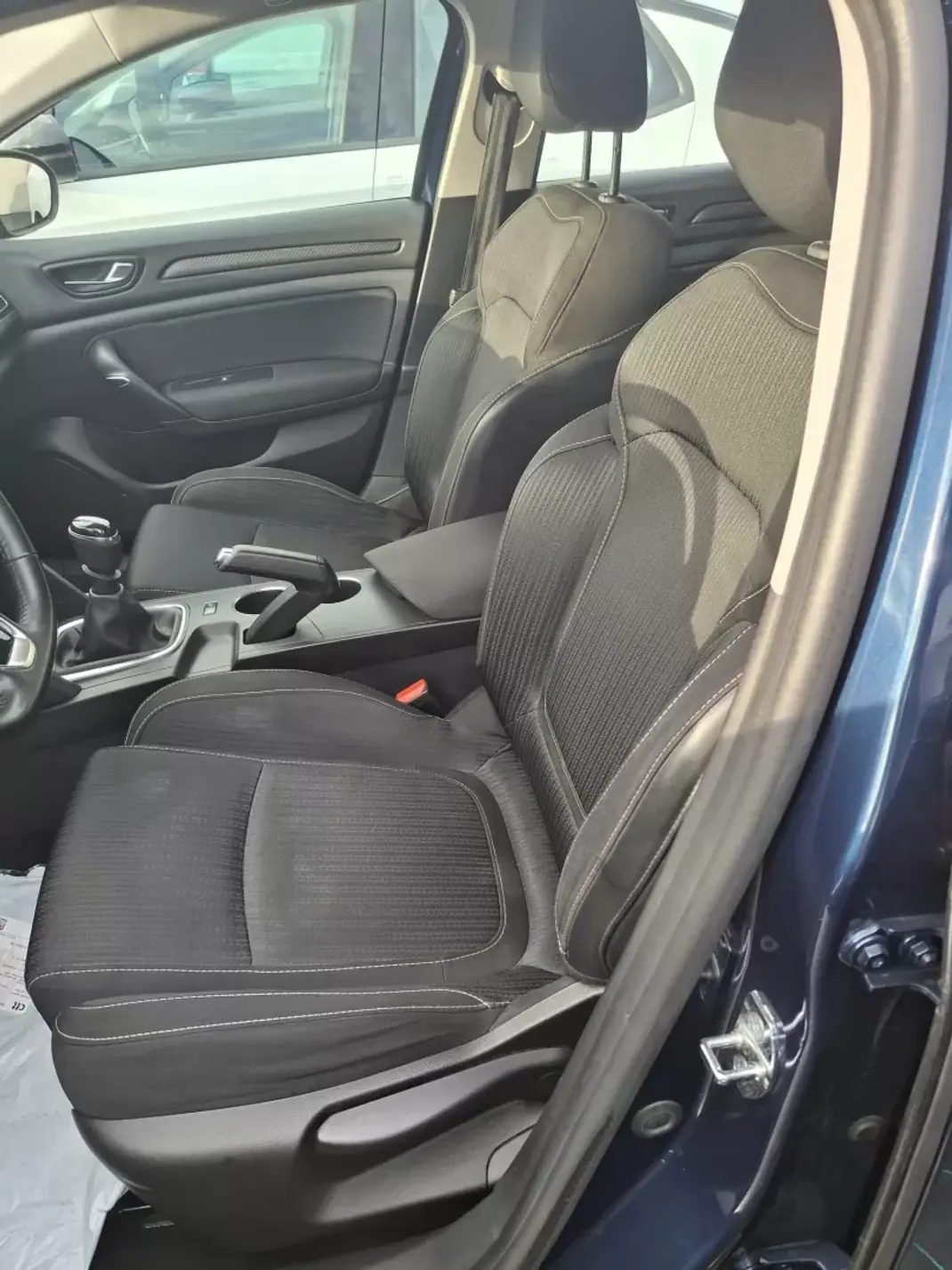 Renault Mégane 2019 - 16500 EUR, 179121 km - AUTO.MOTO.pt - 179121km - foto 21 de 22