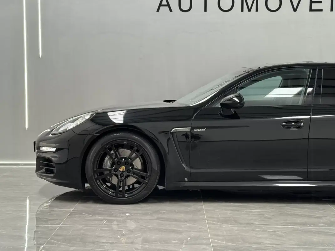 Porsche Panamera 2015 - 33990 EUR, 247000 km - AUTO.MOTO.pt - 247000km - foto 5 de 44