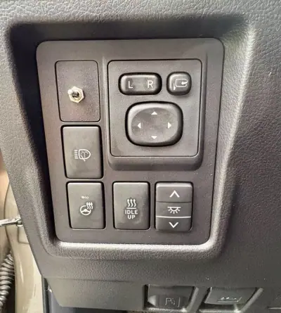 Toyota Land Cruiser 2015 - 59900 EUR, 145722 km - AUTO.MOTO.pt - 145722km - foto 13 de 15