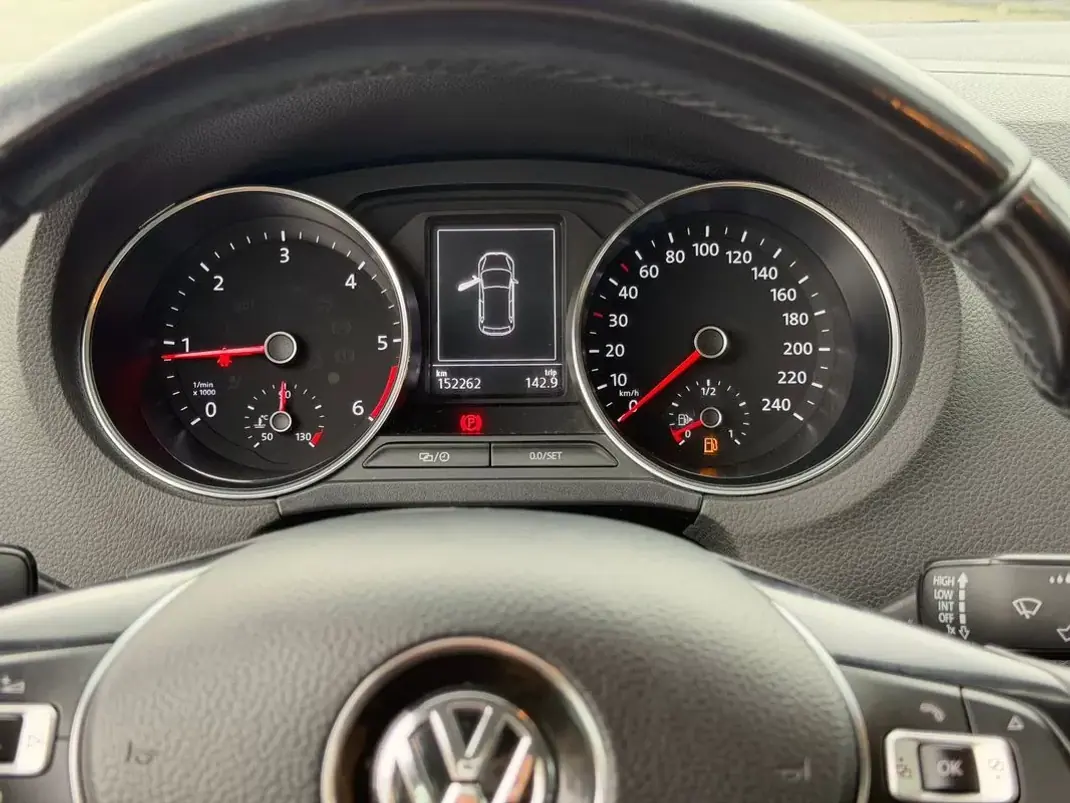 Volkswagen Polo 2017 - 10900 EUR, 152200 km - AUTO.MOTO.pt - 152200km - foto 25 de 28