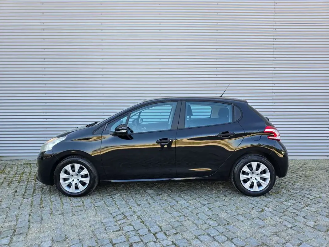 Peugeot 208 2012 - 7500 EUR, 137000 km - AUTO.MOTO.pt - 137000km - foto 9 de 25