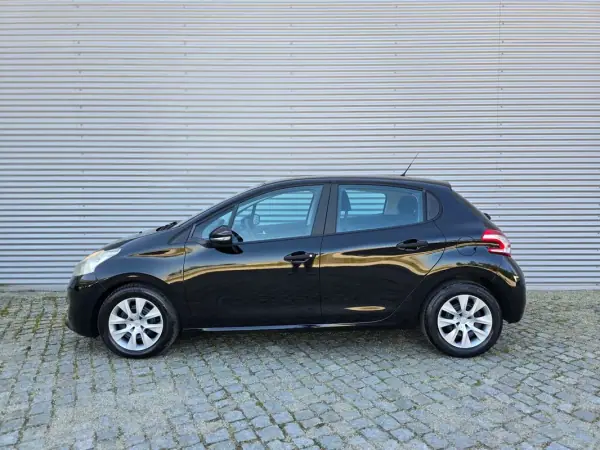 Peugeot 208 2012 - 6990 EUR, 137000 km - AUTO.MOTO.pt - 137000km - foto 9 de 25