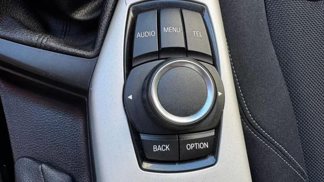 BMW 114 2017 - 15500 EUR, 125000 km - AUTO.MOTO.pt - 125000km - foto 14 de 19