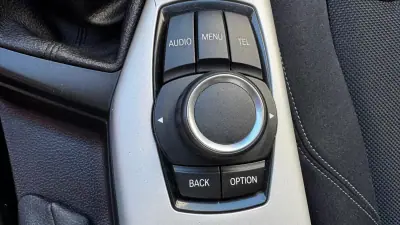 BMW 114 2017 - 15500 EUR, 125000 km - AUTO.MOTO.pt - 125000km - foto 14 de 19