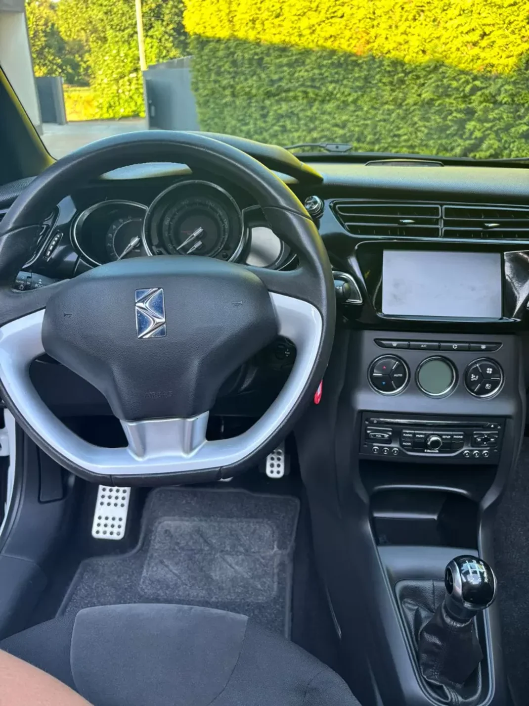 Citroën DS3 2013 - 10900 EUR, 135000 km - AUTO.MOTO.pt - 135000km - foto 20 de 31