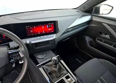 Opel Astra 2023 - 19900 EUR, 16940 km - AUTO.MOTO.pt - 16940km - foto 21 de 39