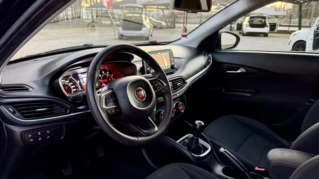 Fiat Tipo Station Wagon 2019 - 12900 EUR, 137000 km - AUTO.MOTO.pt - 137000km - foto 29 de 43