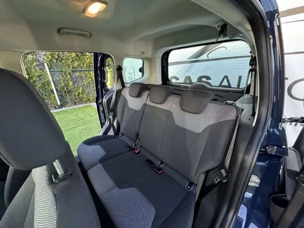 Ford Tourneo Courier 2017 - 9990 EUR, 168856 km - AUTO.MOTO.pt - 168856km - foto 43 de 47