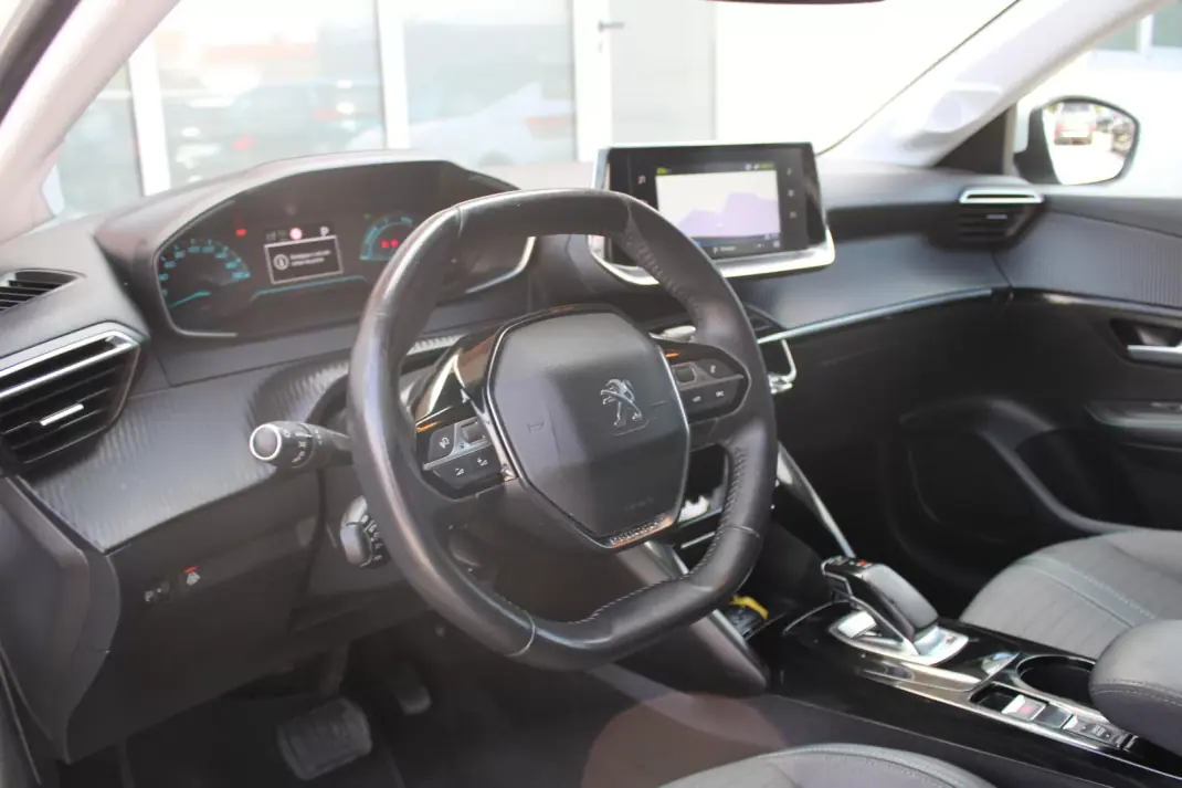 Peugeot e-208 2021 - 16490 EUR, 94000 km - AUTO.MOTO.pt - 94000km - foto 18 de 26