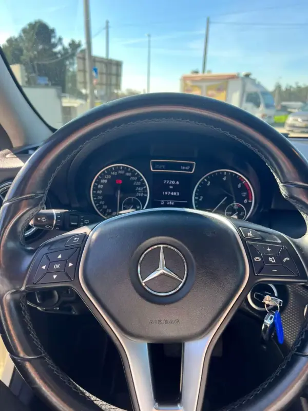 Mercedes-Benz A 180 2013 - 15000 EUR, 197483 km - AUTO.MOTO.pt - 197483km - foto 11 de 20
