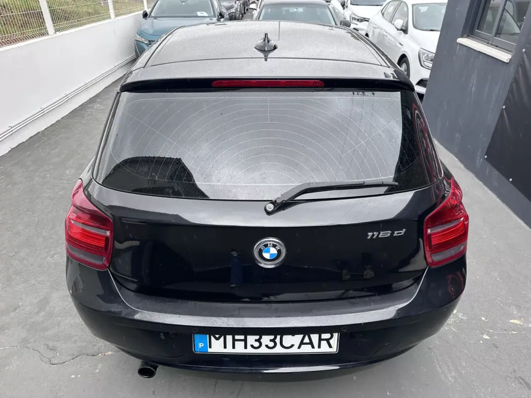 BMW 116 2013 - 10900 EUR, 220000 km - AUTO.MOTO.pt - 220000km - foto 12 de 31