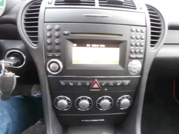 Mercedes-Benz SLK 200 2010 - 16000 EUR, 176098 km - AUTO.MOTO.pt - 176098km - foto 17 de 32