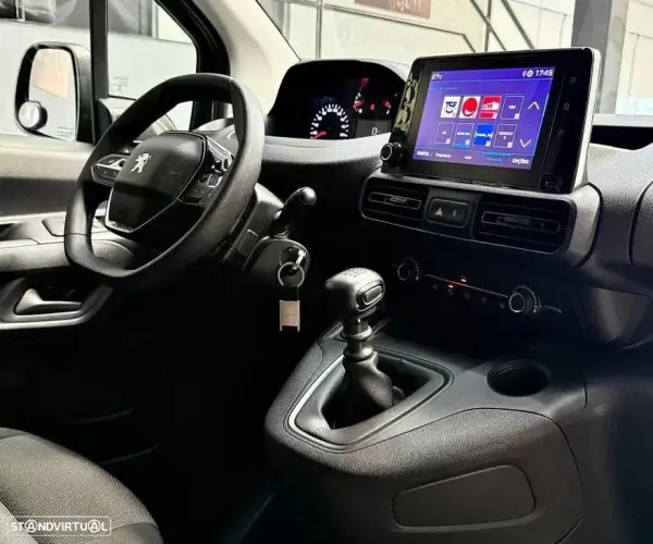 Peugeot PARTNER GIRAFON 2022 - 15999 EUR, 100086 km - AUTO.MOTO.pt - 100086km - foto 24 de 26