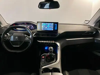 Peugeot 3008 2021 - 19900 EUR, 89000 km - AUTO.MOTO.pt - 89000km - foto 2 de 32