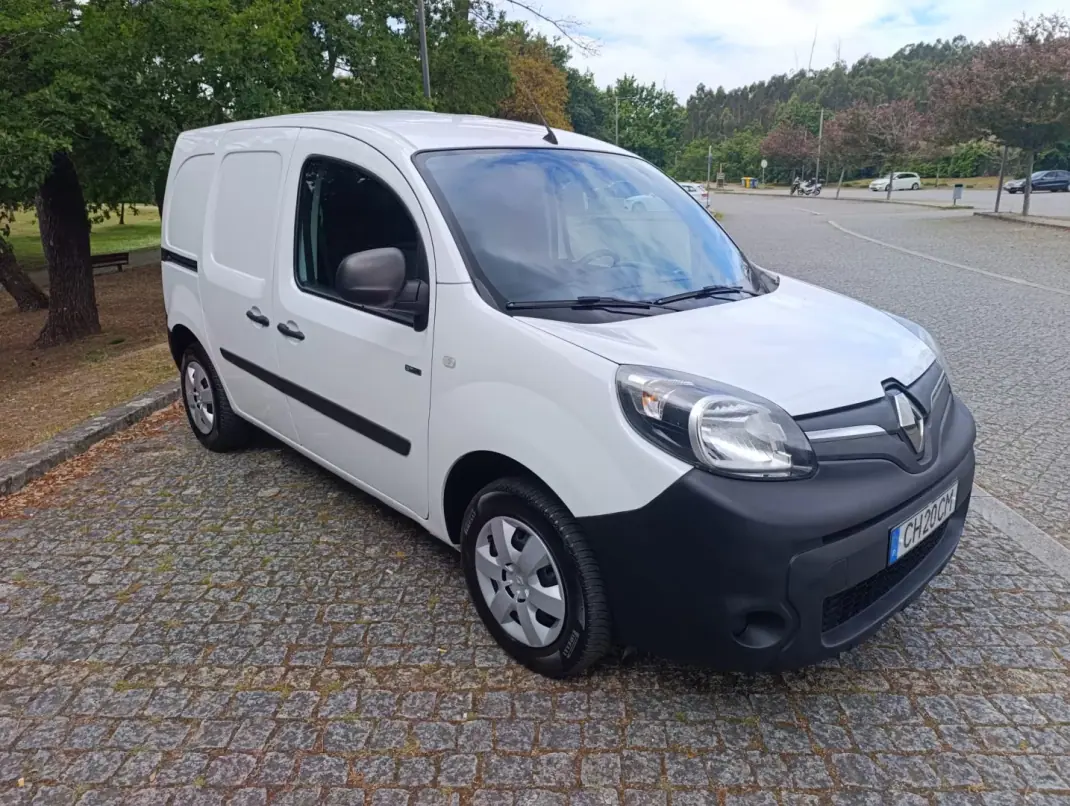 Renault 2020 - 9900 EUR, 108709 km - AUTO.MOTO.pt - 108709km - foto 1 de 11