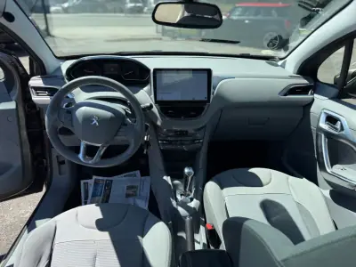 Peugeot 208 2012 - 8250 EUR, 221000 km - AUTO.MOTO.pt - 221000km - foto 10 de 21