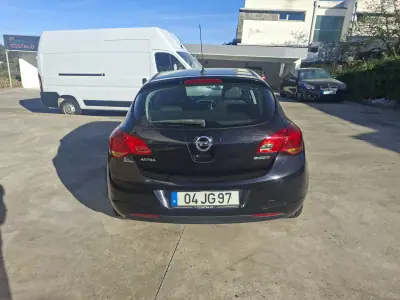 Opel Astra 2010 - 4760 EUR, 250168 km - AUTO.MOTO.pt - 250168km - foto 12 de 15