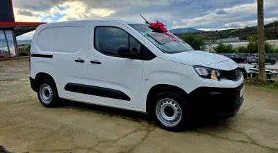 Peugeot PARTNER GIRAFON 2022 - 14900 EUR, 84625 km - AUTO.MOTO.pt - 84625km - foto 3 de 10