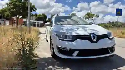 Renault Mégane 2016 - 11400 EUR, 160000 km - AUTO.MOTO.pt - 160000km - foto 5 de 9