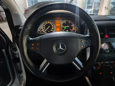 Mercedes-Benz B 200 2005 - 7250 EUR, 226300 km - AUTO.MOTO.pt - 226300km - foto 24 de 33