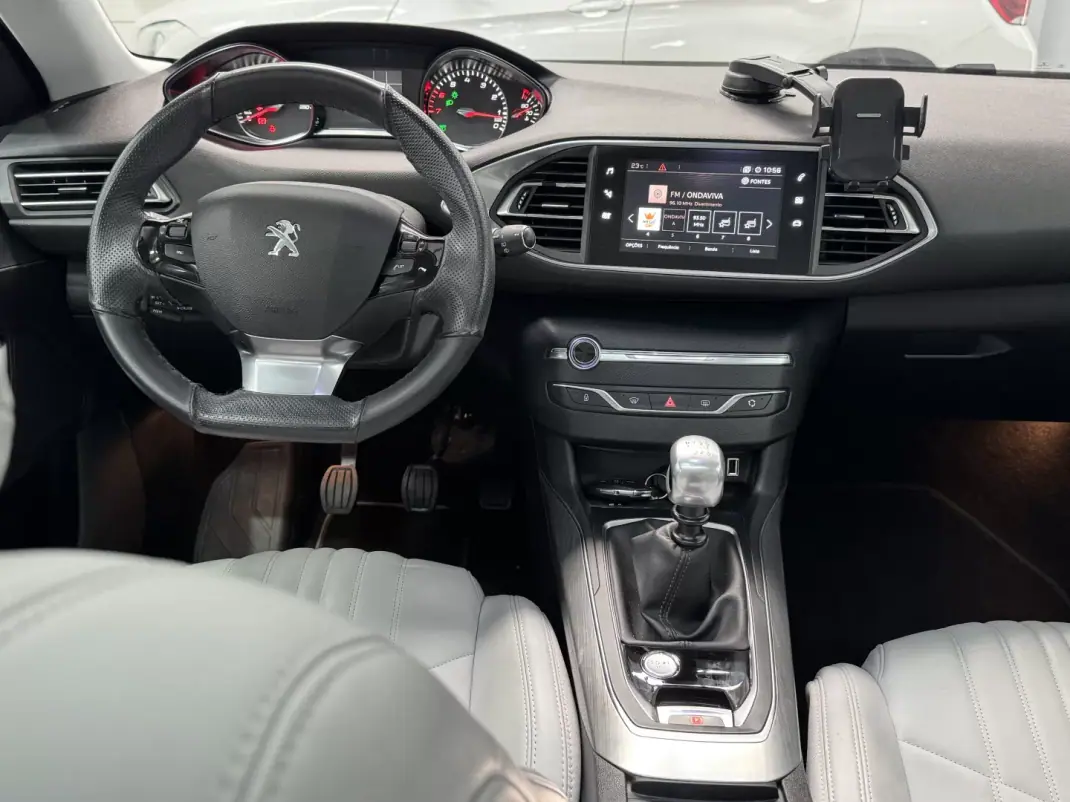 Peugeot 308 2018 - 11890 EUR, 159000 km - AUTO.MOTO.pt - 159000km - foto 22 de 35