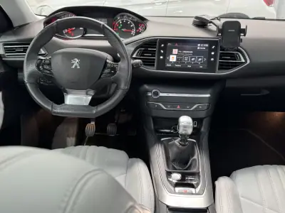 Peugeot 308 2018 - 11890 EUR, 159000 km - AUTO.MOTO.pt - 159000km - foto 22 de 35