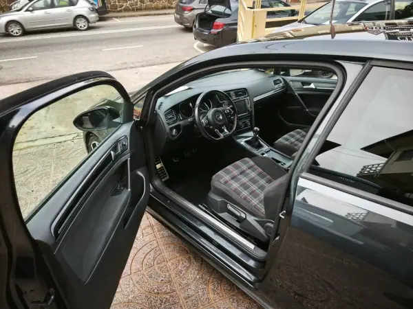 Volkswagen Golf 2014 - 19900 EUR, 160000 km - AUTO.MOTO.pt - 160000km - foto 17 de 34