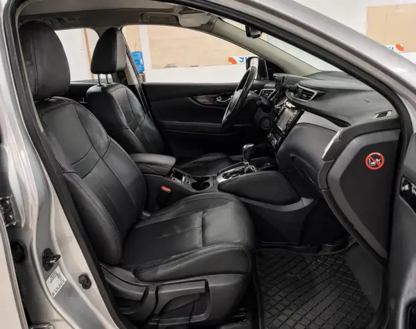 Nissan Qashqai 2014 - 13900 EUR, 179252 km - AUTO.MOTO.pt - 179252km - foto 9 de 10