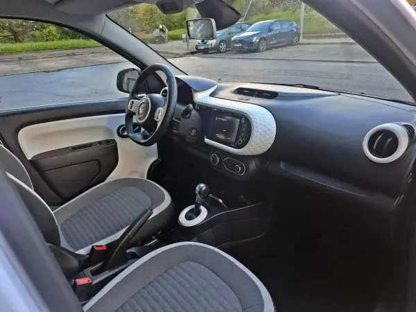 Renault Twingo 2022 - 13990 EUR, 30000 km - AUTO.MOTO.pt - 30000km - foto 23 de 24