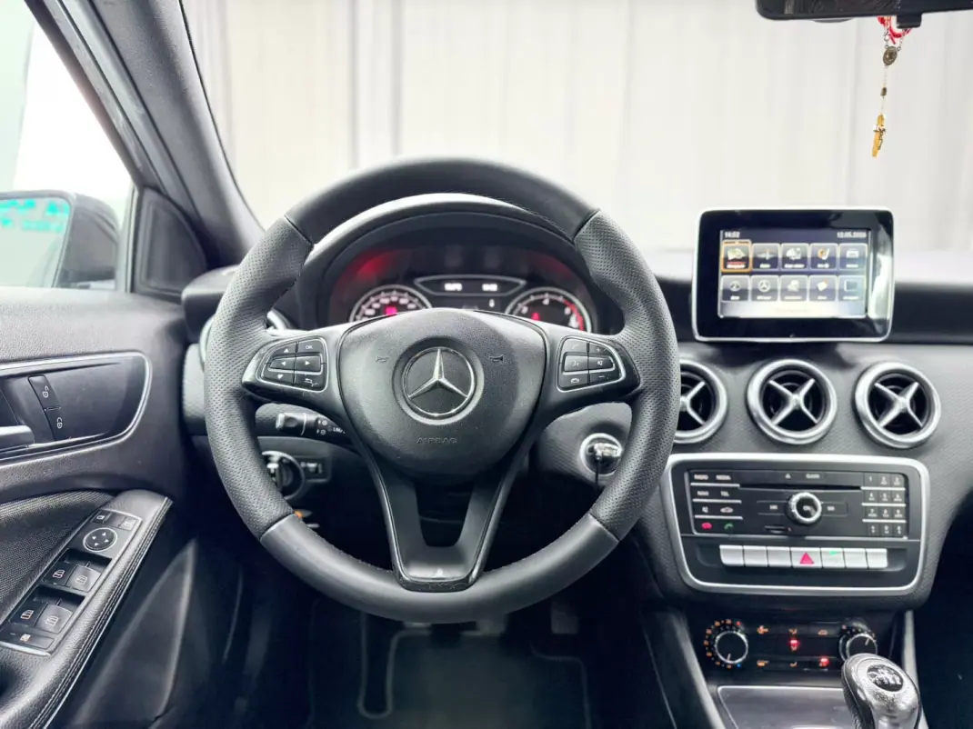 Mercedes-Benz A 180 2017 - 16500 EUR, 161000 km - AUTO.MOTO.pt - 161000km - foto 17 de 23