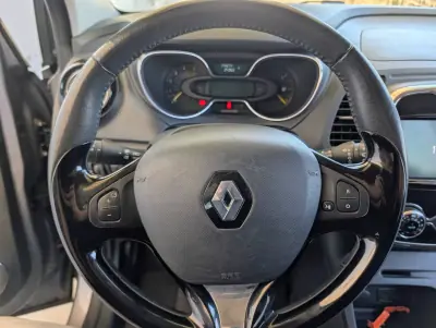Renault Captur 2015 - 8500 EUR, 174577 km - AUTO.MOTO.pt - 174577km - foto 16 de 23