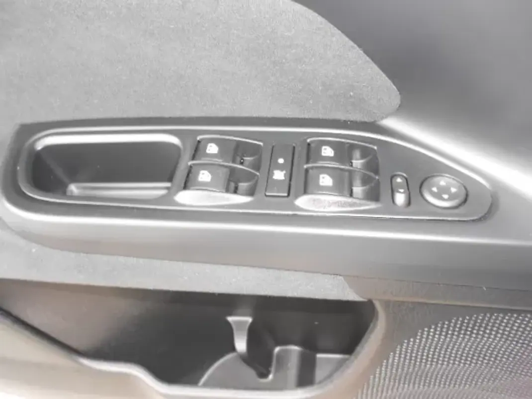 Fiat Tipo 2018 - 13500 EUR, 106069 km - AUTO.MOTO.pt - 106069km - foto 11 de 12