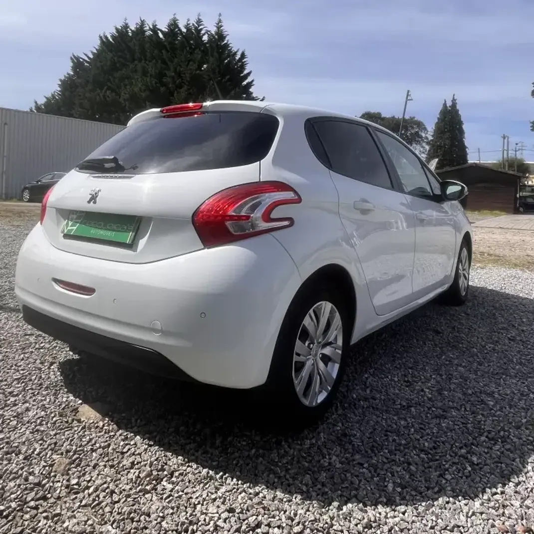 Peugeot 208 2015 - 7250 EUR, 84100 km - AUTO.MOTO.pt - 84100km - foto 4 de 19