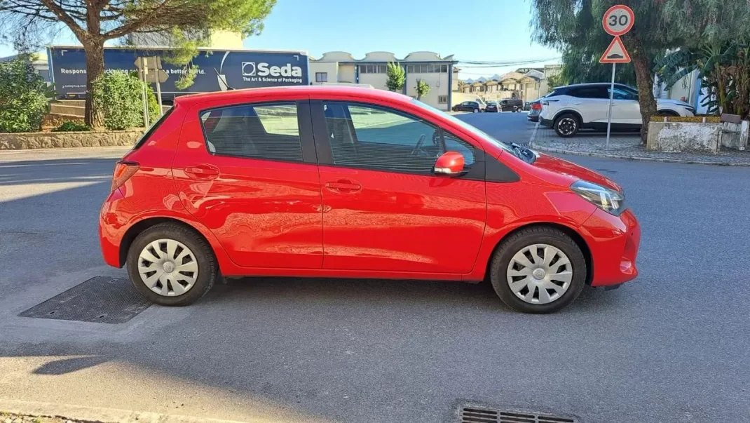 Toyota Yaris 2014 - 11890 EUR, 90525 km - AUTO.MOTO.pt - 90525km - foto 13 de 39