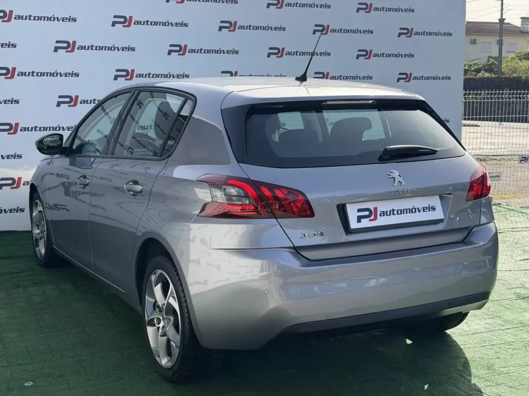 Peugeot 308 2020 - 12990 EUR, 128157 km - AUTO.MOTO.pt - 128157km - foto 10 de 13