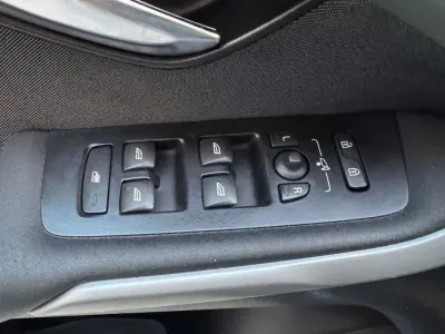 Volvo V40 Cross Country 2013 - 13500 EUR, 164000 km - AUTO.MOTO.pt - 164000km - foto 36 de 38