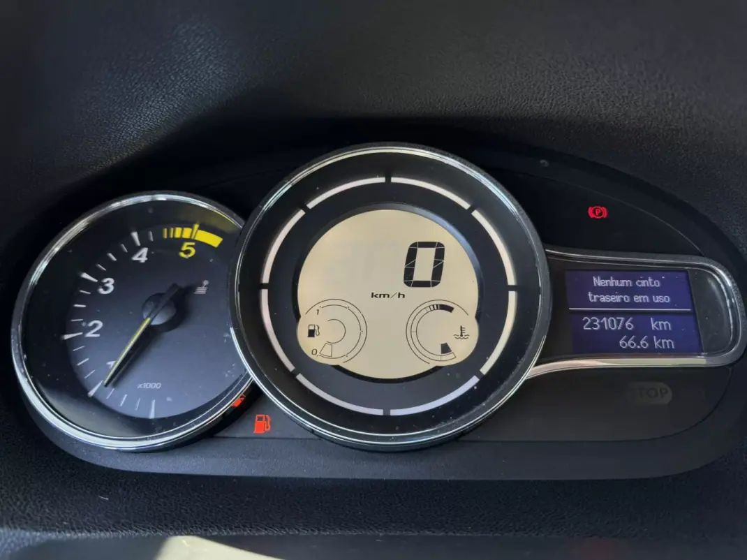 Renault Mégane Coupe 2014 - 11990 EUR, 231000 km - 231000km - foto 24 de 37