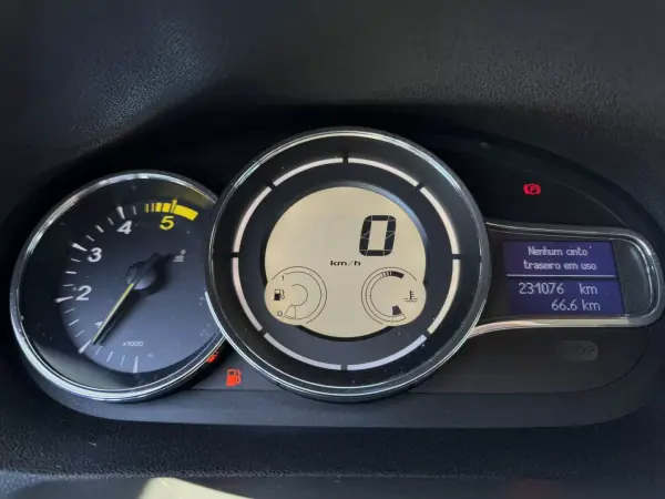 Renault Mégane Coupe 2014 - 11990 EUR, 231000 km - AUTO.MOTO.pt - 231000km - foto 24 de 37