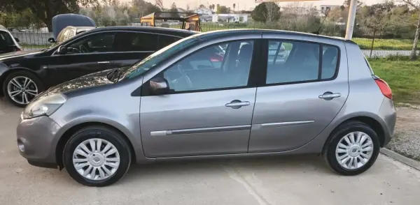 Renault Clio 2010 - 5990 EUR, 290000 km - AUTO.MOTO.pt - 290000km - foto 3 de 15