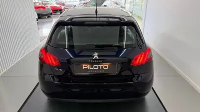 Peugeot 308 2019 - 15990 EUR, 117723 km - AUTO.MOTO.pt - 117723km - foto 7 de 23