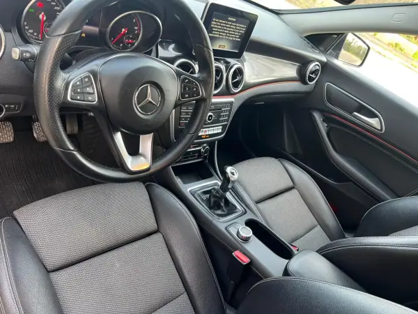 Mercedes-Benz CLA 180 2017 - 18650 EUR, 124000 km - AUTO.MOTO.pt - 124000km - foto 3 de 38