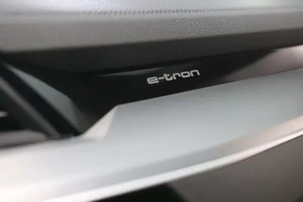 Audi e-tron 2023 - 45000 EUR, 106568 km - AUTO.MOTO.pt - 106568km - foto 17 de 36