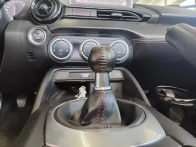 Mazda MX-5 2017 - 23500 EUR, 67000 km - AUTO.MOTO.pt - 67000km - foto 33 de 34