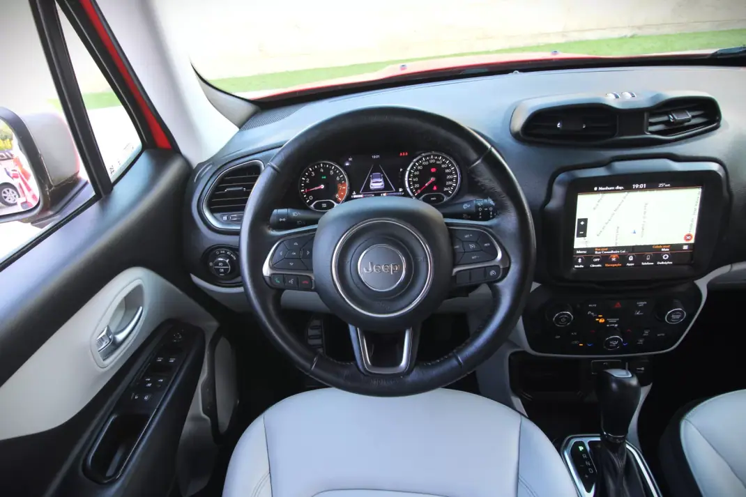 Jeep Renegade 2018 - 14990 EUR, 116000 km - AUTO.MOTO.pt - 116000km - foto 17 de 36